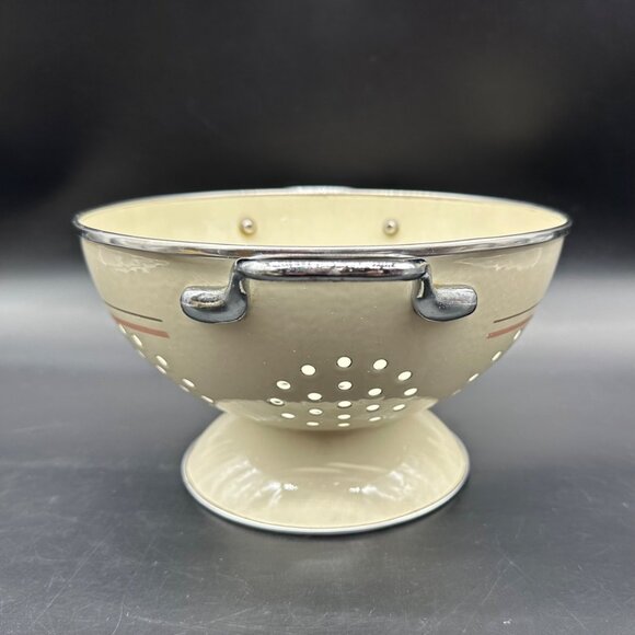 Vintage Colander Strainer 1980s Seashell Enamel Metal Cream Pink Nautical Beach - Picture 5 of 14